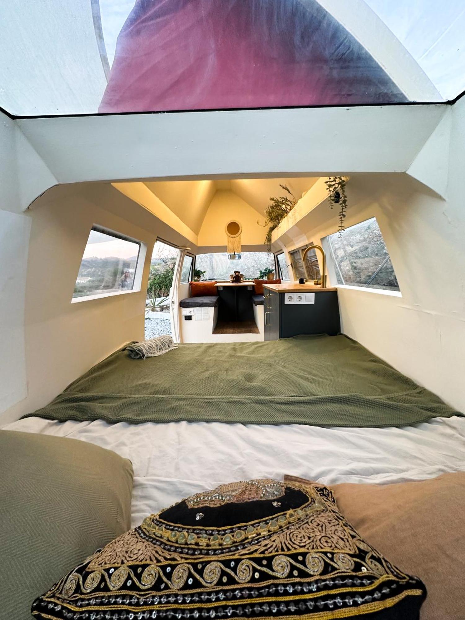 Romantic - Hottub & Sauna Luxury tent